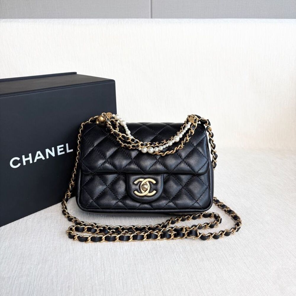 Chanel Women Pre-Loved Bag Very Good Condition - Picture 2 of 9